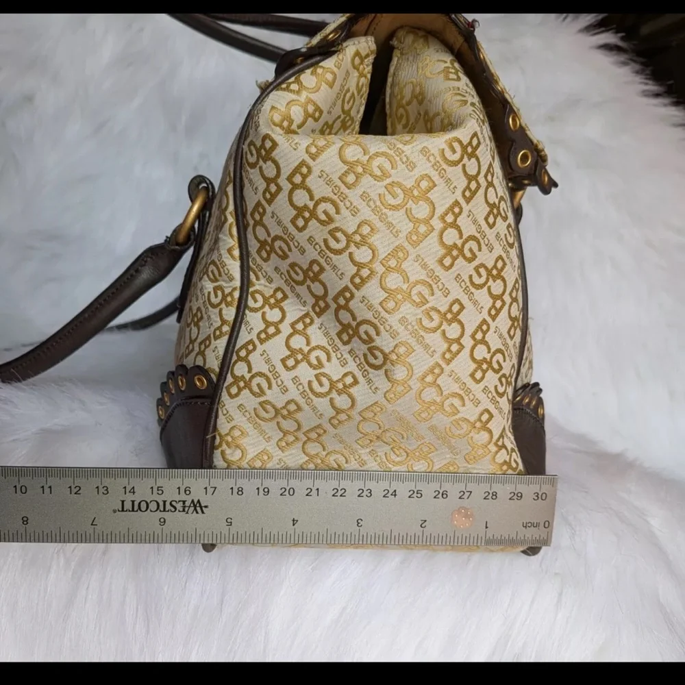 Beautiful Y2K Dior-esque BCBG bag😍🌺 - Picture 5 of 11